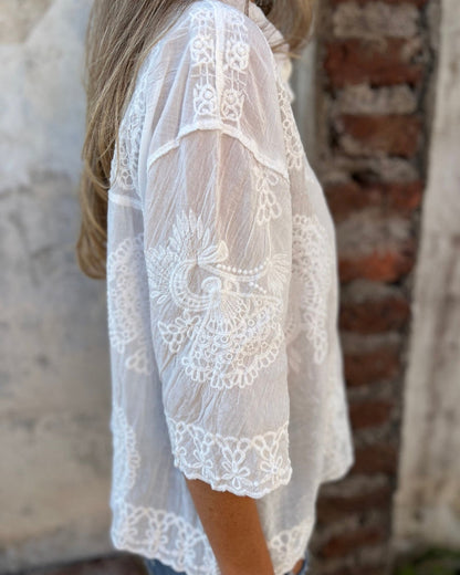 Blusa bordada de encaje elegante