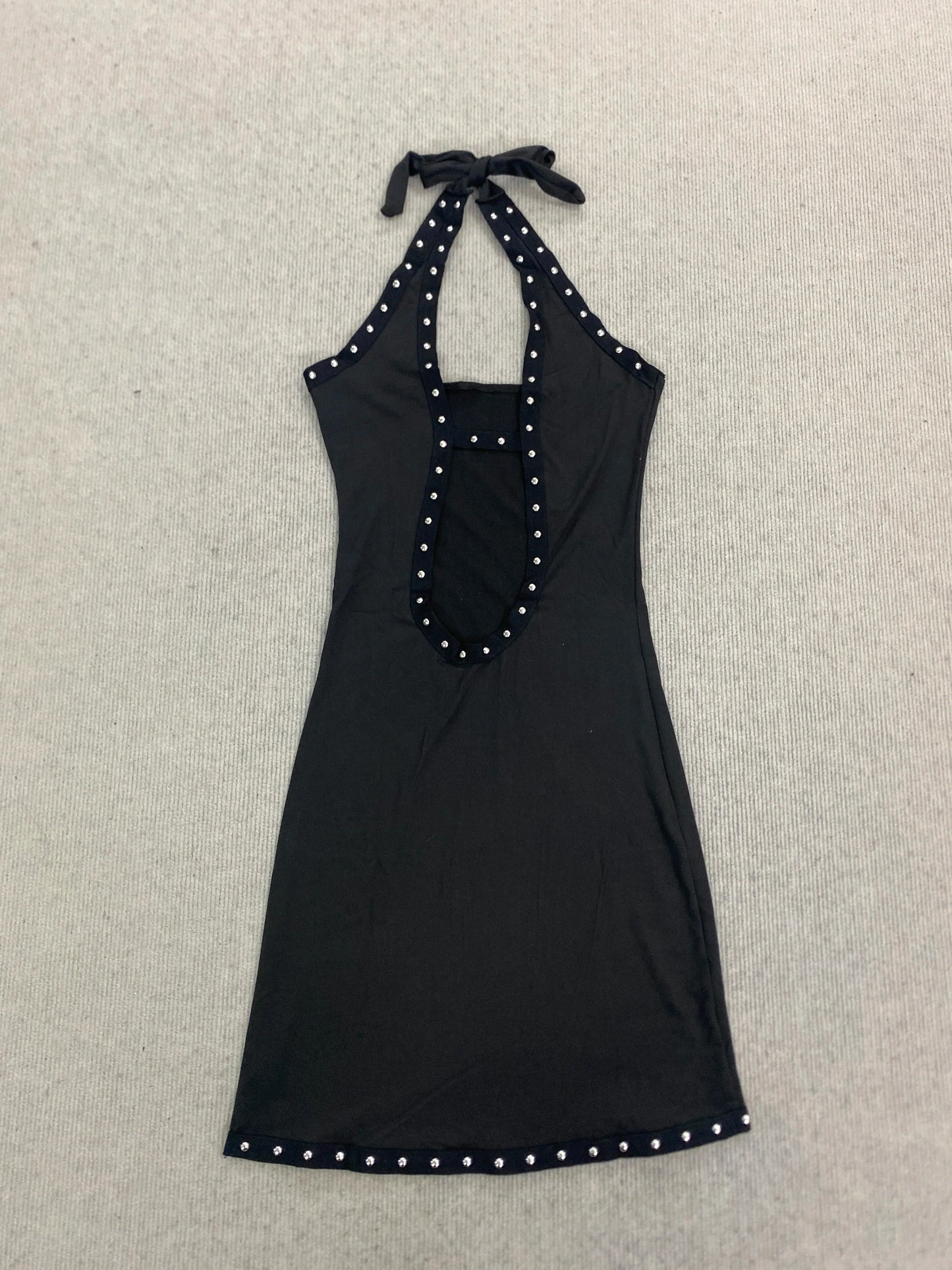 Vestido elegante de espalda descubierta