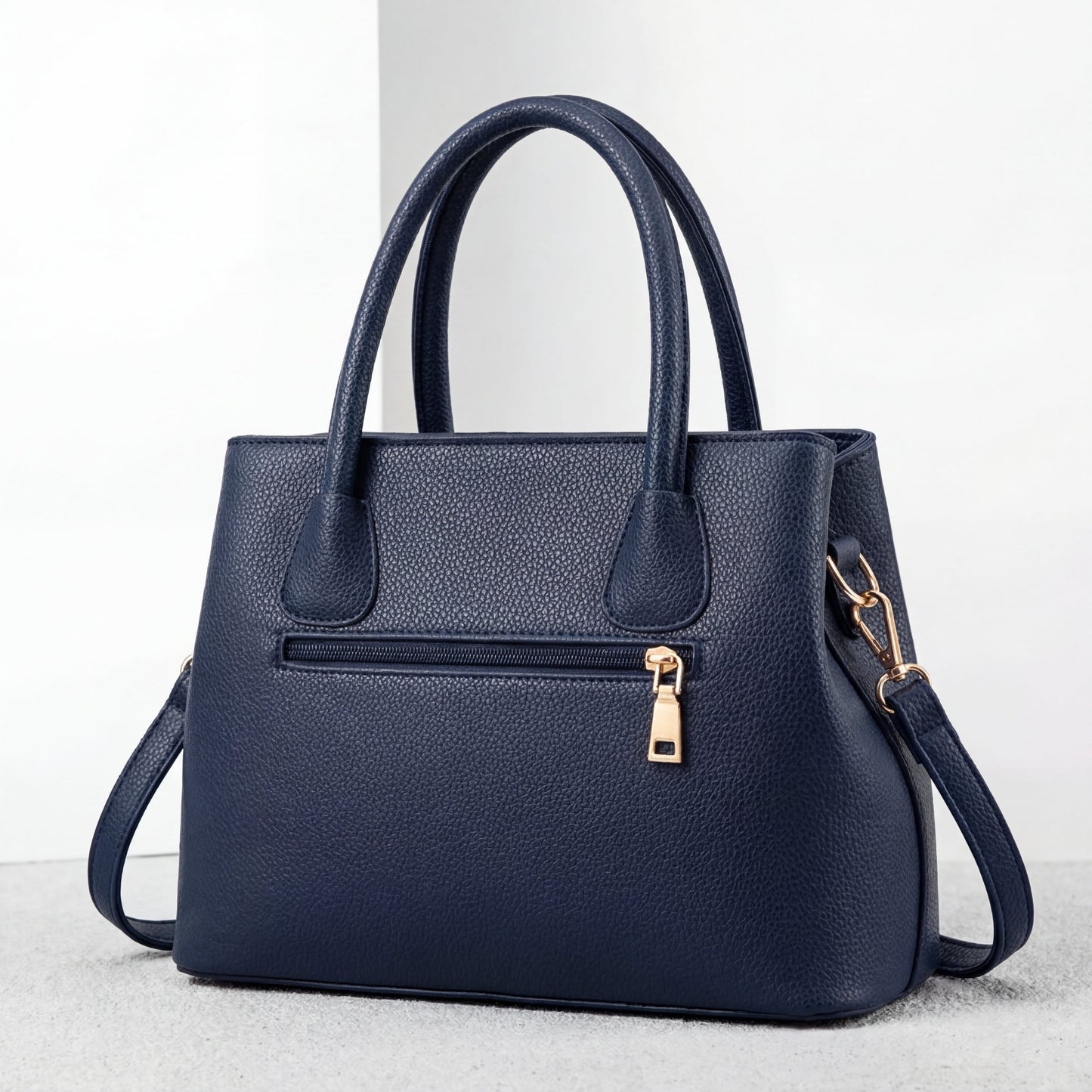Bolso de acabado refinado