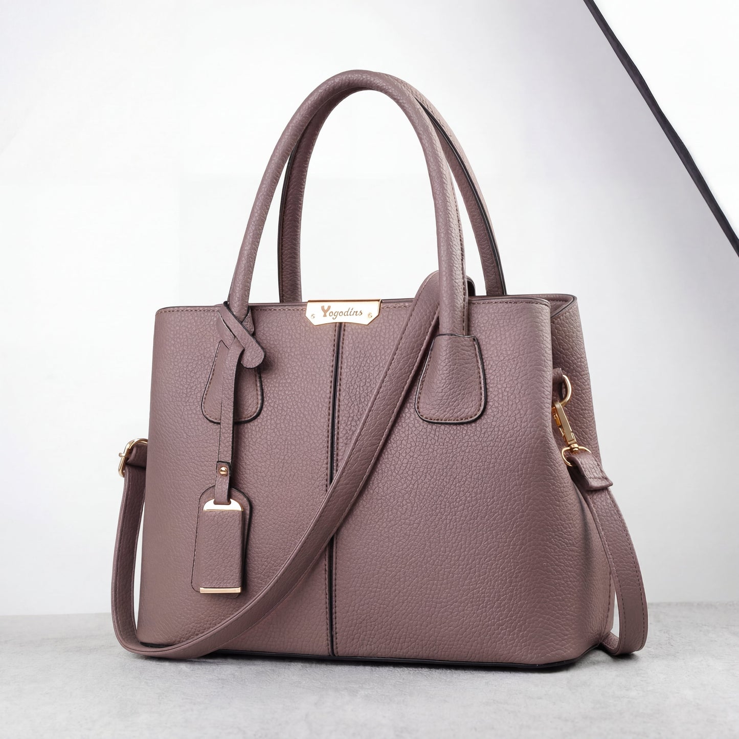 Bolso de acabado refinado