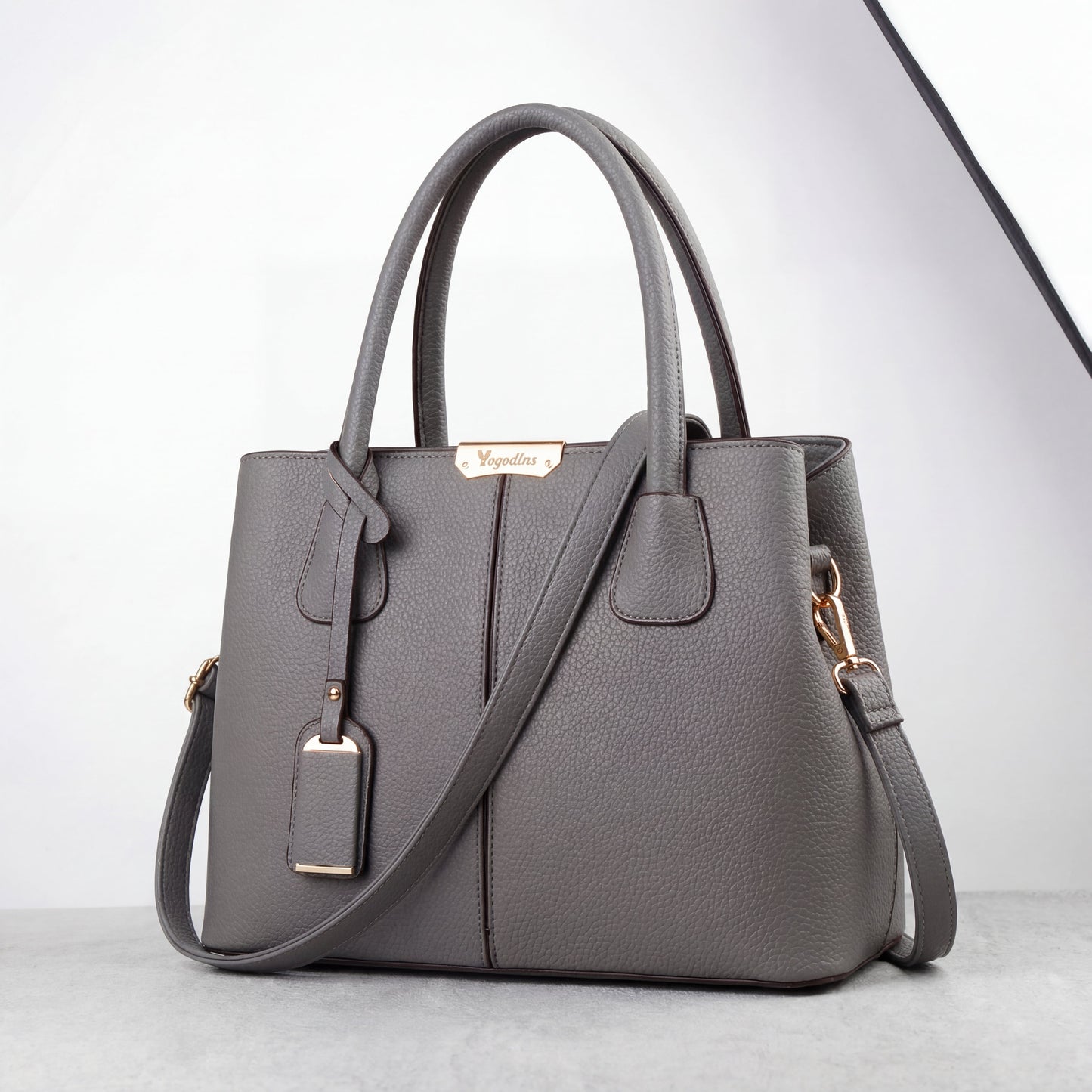 Bolso de acabado refinado